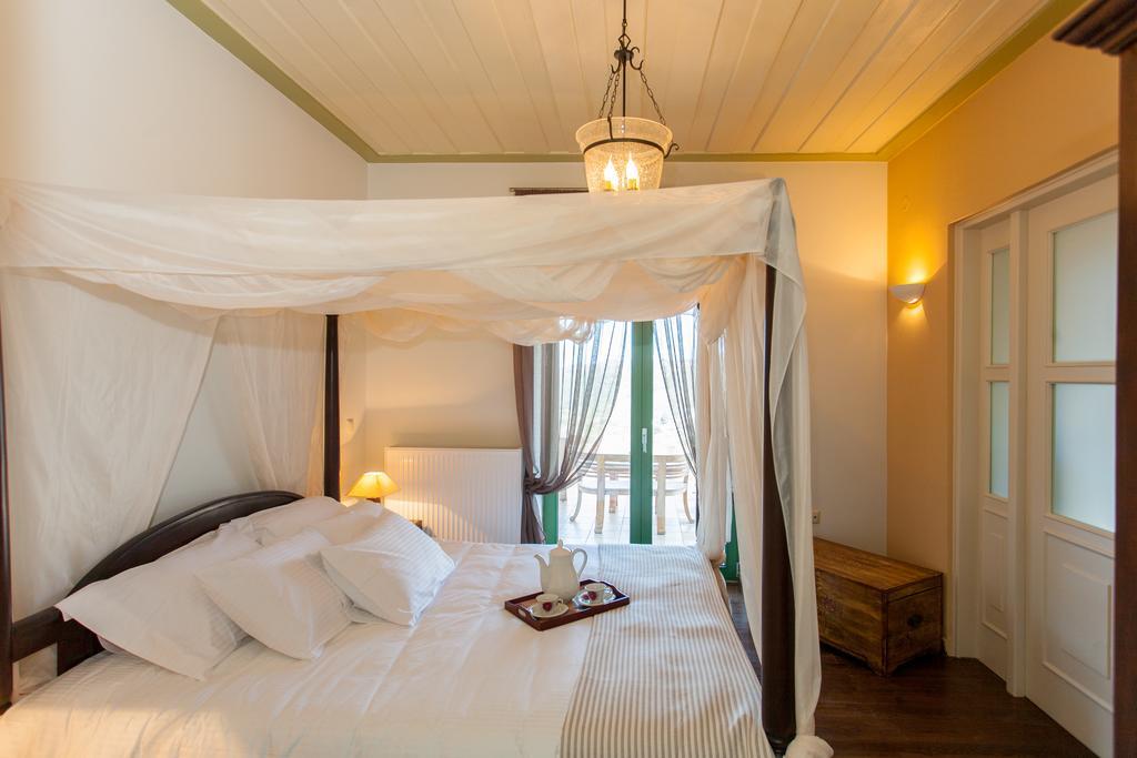 Augusta Country House Deres Luaran gambar